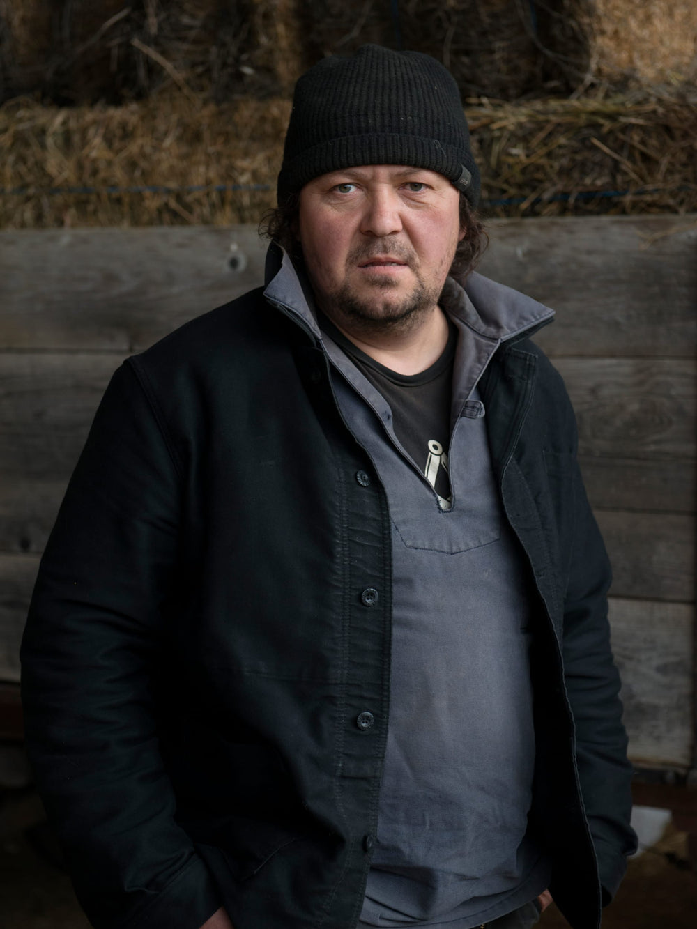 Portait d'Eric, agriculteur membre de l'association Graine des Cimes, qui produit des céréales en agriculture biologique et régénérative, au coeur du Trièves, pour le domaine des Hautes Glaces.