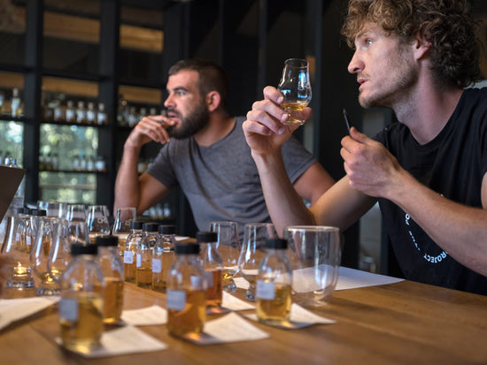 Dégustation de nos whisky pour choisir les assemblages et les embouteillages d'édition limitée.