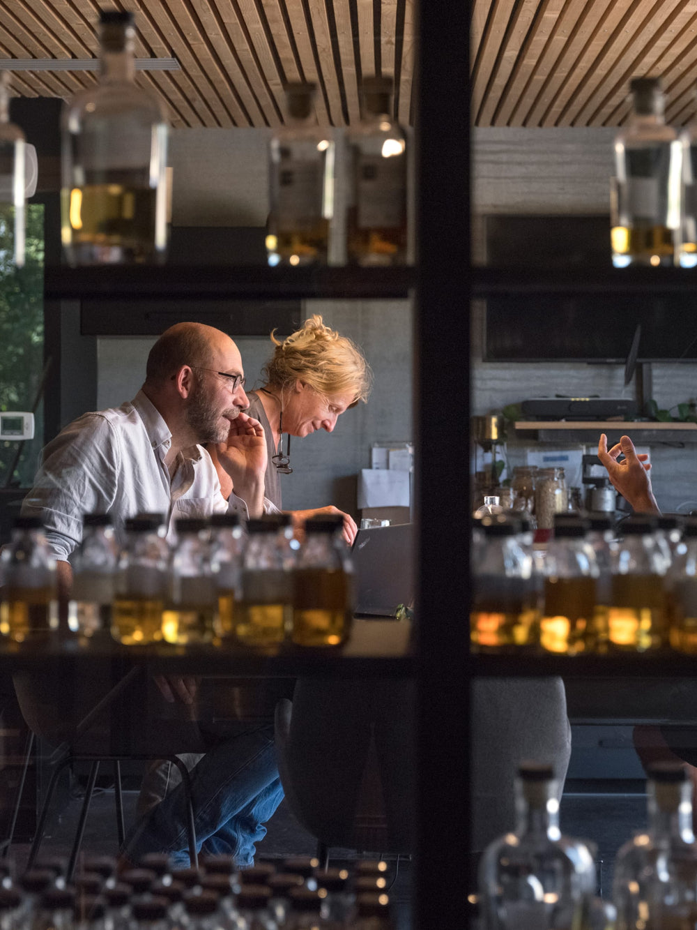 Dégustation et disucssion autour des whisky et eau de vie présents dans notre chai de vieillissement. Cuvées d'assemblage ou éditions limitées ?