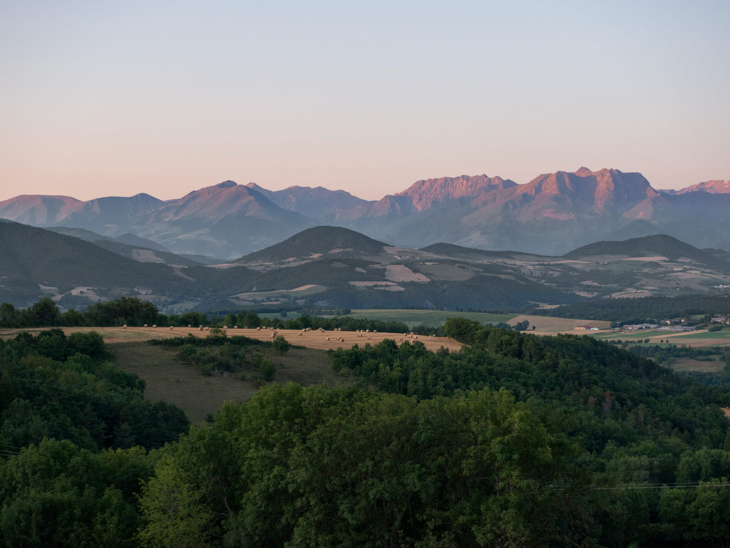 Montagne du Vercors, au coeur des Alpes françaises, depuis le plateau du Trièves.